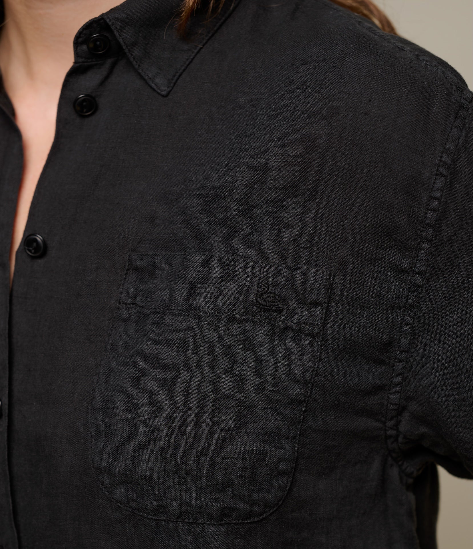 Cropped Linen Women's Shirt with Rolled-Up Sleeves - Image 3