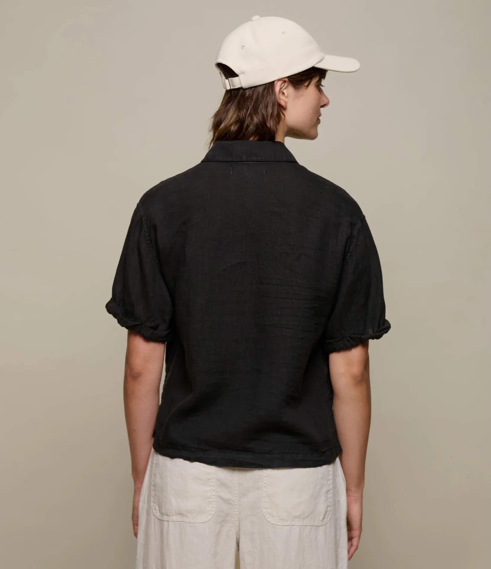 Cropped Linen Women's Shirt with Rolled-Up Sleeves - Image 6