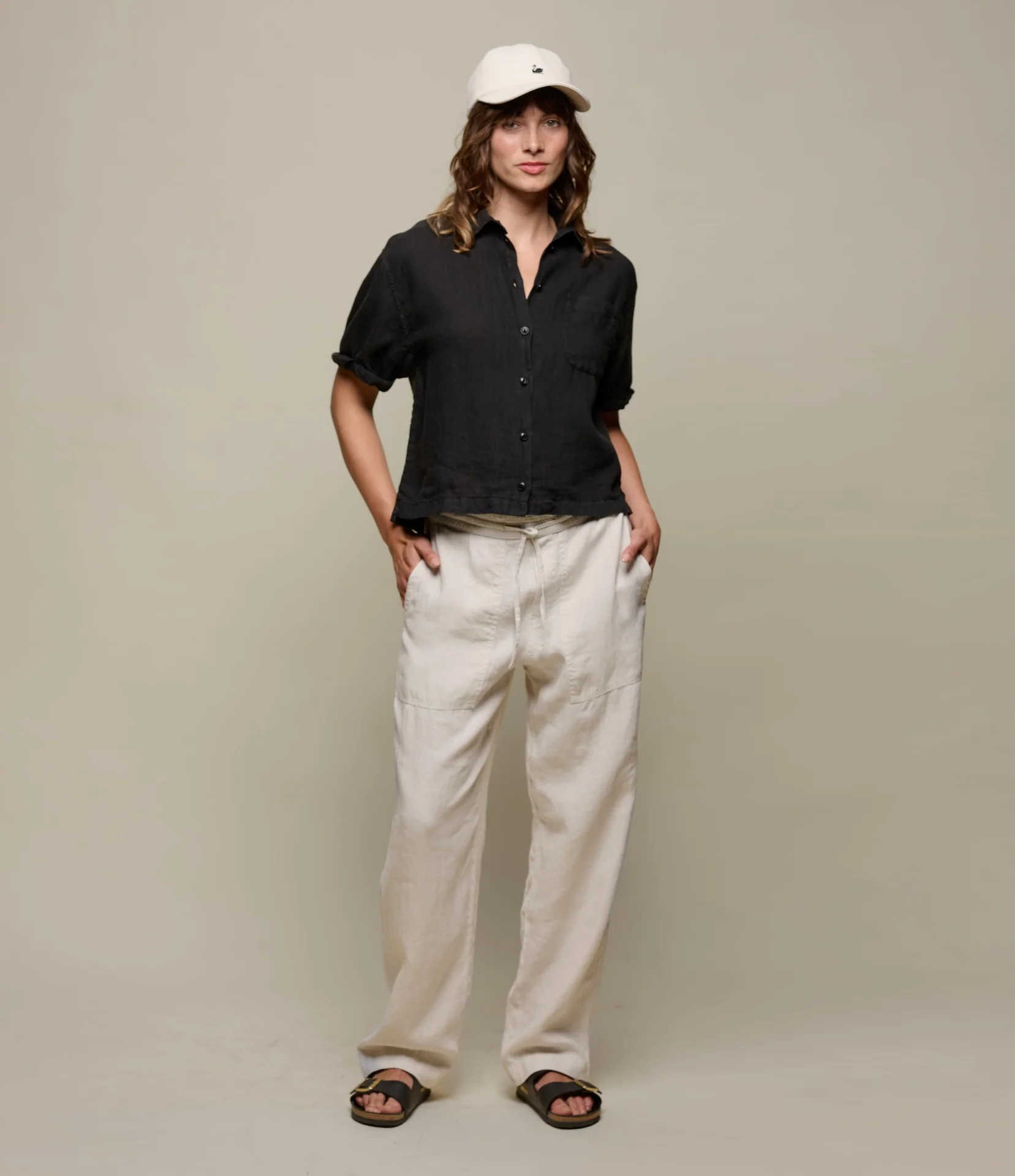 Cropped Linen Women's Shirt with Rolled-Up Sleeves - Image 7