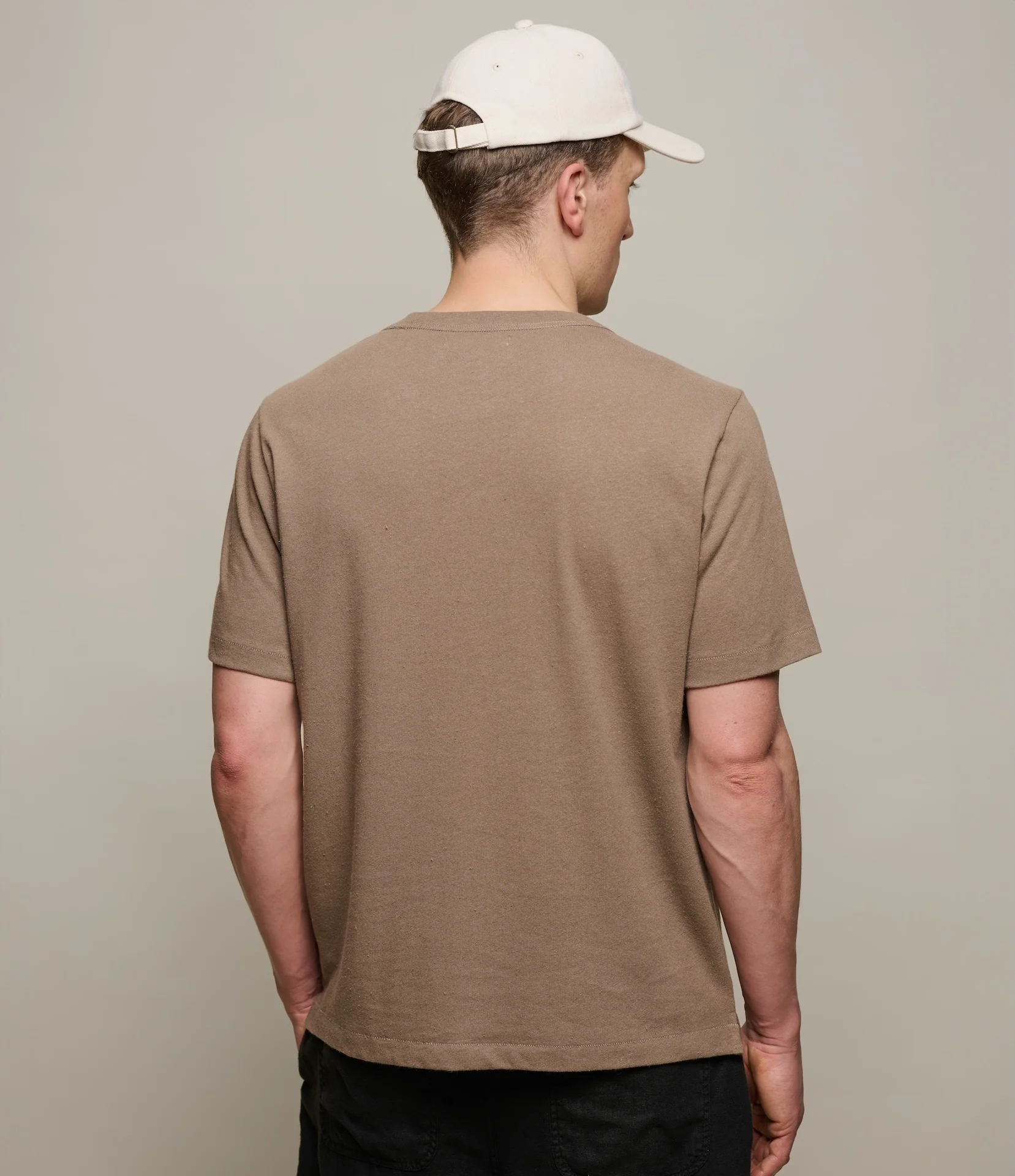 Linen-Cotton Relaxed Fit  T-Shirt With Side Slit - Image 3