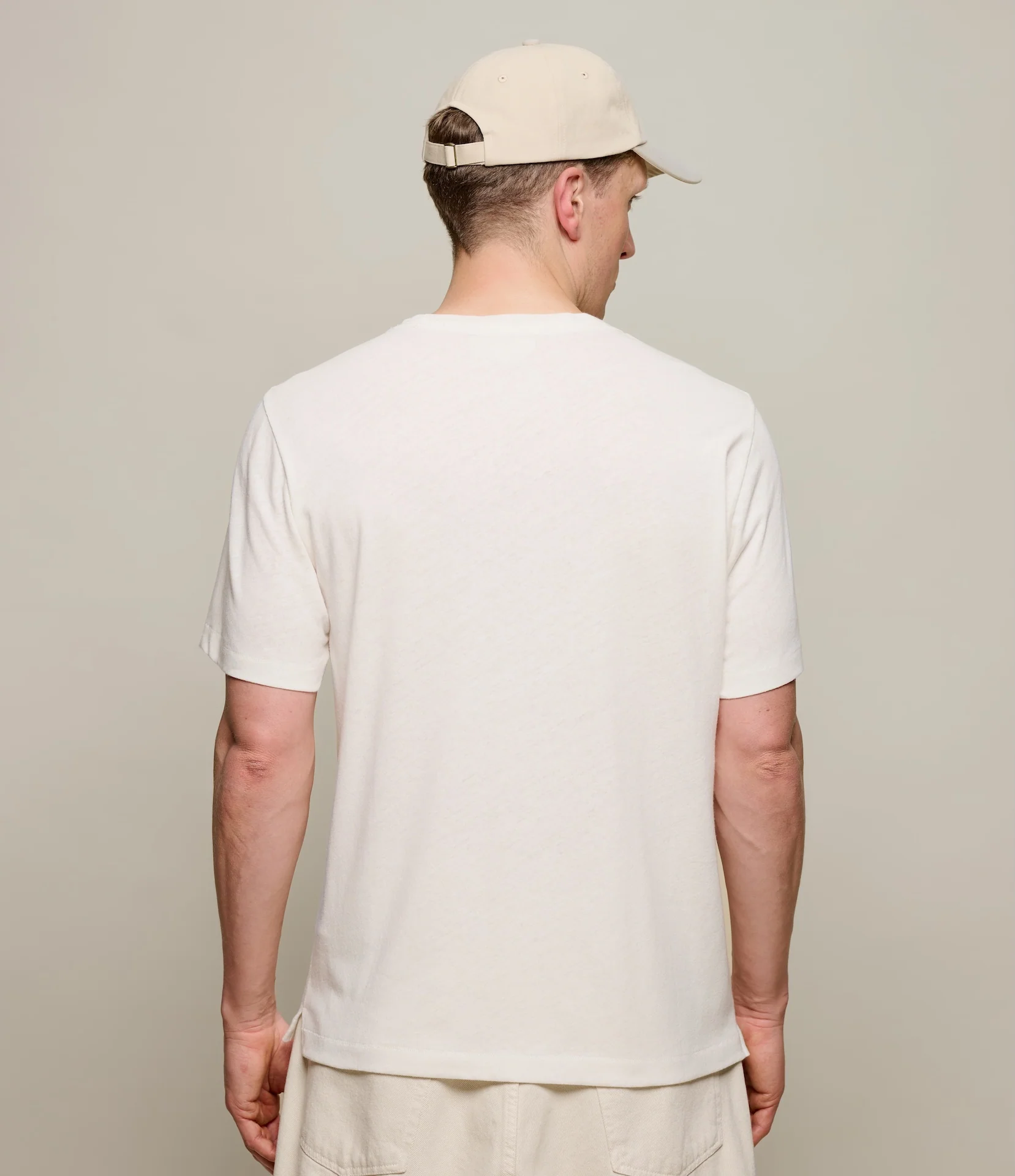 Linen-Cotton Relaxed Fit  T-Shirt With Side Slit - Image 4
